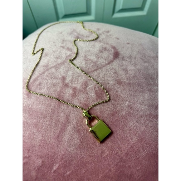 Banana Republic Gold Tone Padlock Lock Chain Pendant Necklace Costume Jewelry - Picture 4 of 5